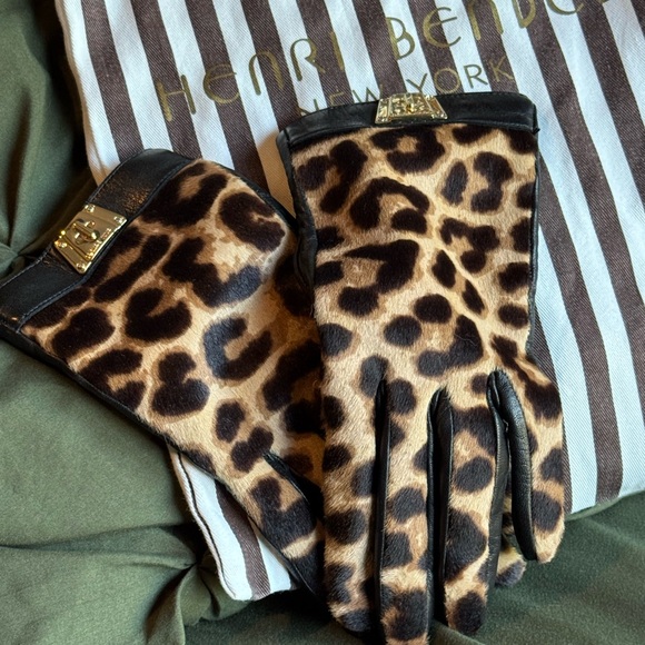 Henri Bendel Black and Gold Leopard Print Accessory - Picture 5 of 9